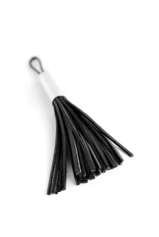 Privezak za ključeve od crne kože sa hromiranom drškom - 18 cm.