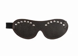 Maska od smeđe kože sa zakovicama