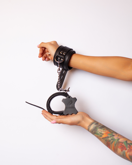 Scandal lisice od prave kože i konektor od nerđajućeg čelika