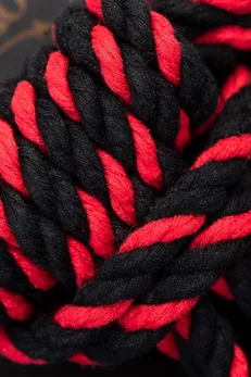 Lisice-okovi Pecado BDSM, čvor-omega, od pamučnog užeta, crno-crvene, 3,5 m