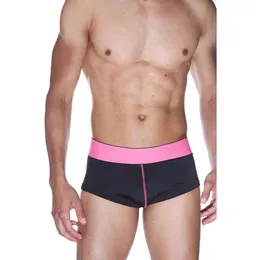 Hipsi su crni na ružičastom pojasu