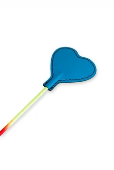 Stek sa obojenim strežnim i dvostranim obojenim srcem