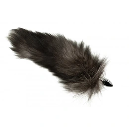 Analna čaura je metalna sa crnim repom