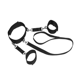 Ogrlica sa lisicama i povodcem