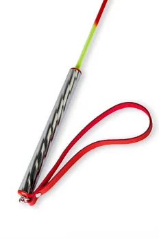 Stek sa obojenom šipkom i pravougaonim crvenim vrhom