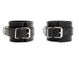 Okovi notabu BDSM sa prstenovima su crni