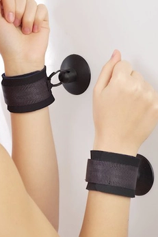 Lisice su crne sa usisnom čašom