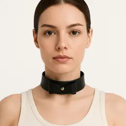 Ogrlica sa lukom od eko kože crna