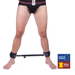 Red Leather metalna šipka za pozicioniranje sa postavljenim kožnim lisicama, crna, dužine od 35 do 60 cm