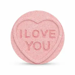 Love šumeća bomba za kupanje brenda Bath Bomb Cosmetics u obliku srca, šarena i mirisna