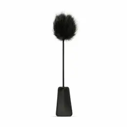 EasyToys 2-u-1 crna dvostrana golicalica sa perjem i bič 39 cm