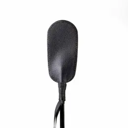 Secret Play crni bič 27.5 cm veganska kožna jahačka palica