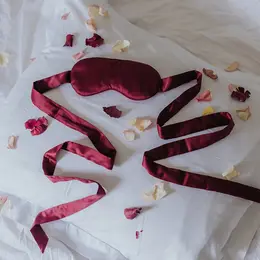 Blossom Maska za oči Ljubičasta - Svileno meka maska za opuštanje i spavanje