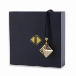 LOCKINK Vibration Cube 2.0 Gold - Compact Wearable Pulse Device