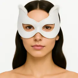 Bela maska od prave kože