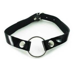 Geg sa prstenom na dugmadima crni lak