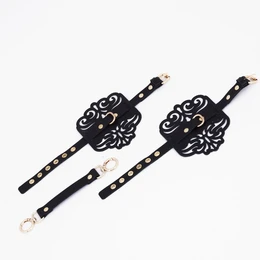 Okovi su figurni sa uzorcima i zlatnim furniturom