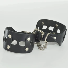 Cezar lisice su crne