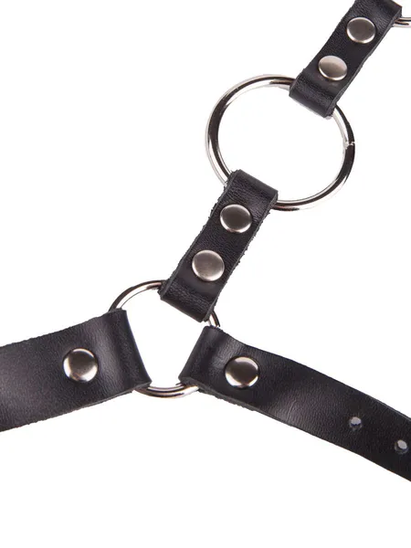 Geg sa prstenom je crn -