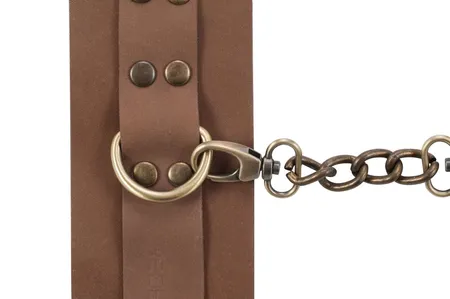 Maia Brovn rebelts lisice