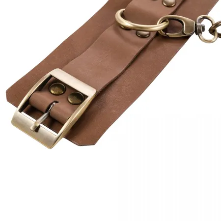 Maia Brovn rebelts lisice