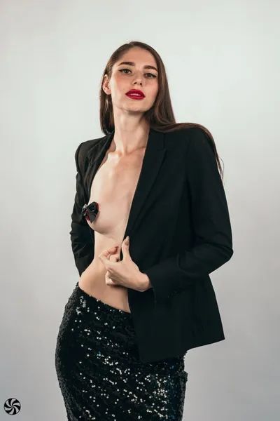 Burlesque Blaze black