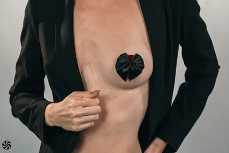 Burlesque Blaze black