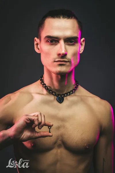 Parti Hard Embrace Crna ogrlica