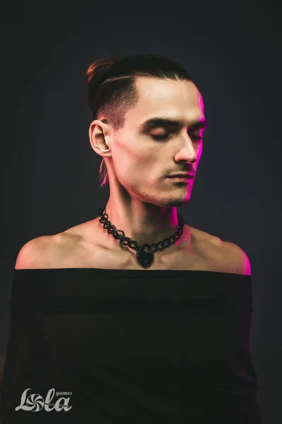 Parti Hard Embrace Crna ogrlica