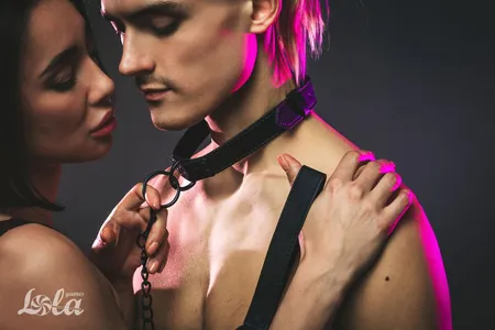 Parti Hard sin ovratnik