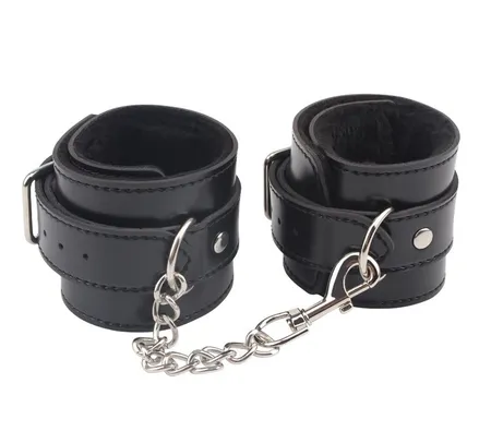 Crni okovi na nogama obey me leather ankle cuffs