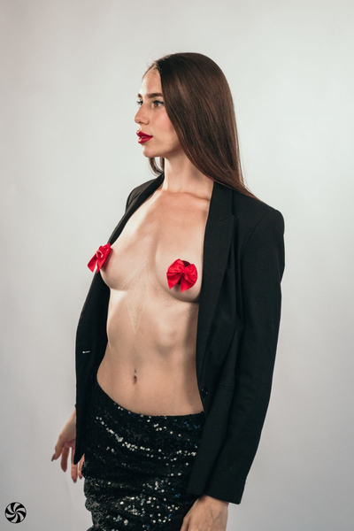 Burlesque blaze red