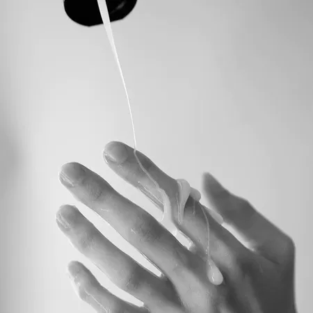 Смазка на водной основе creamy с консистенцией спермы .