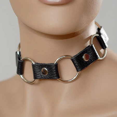 Kožna crna ogrlica sa prstenovima