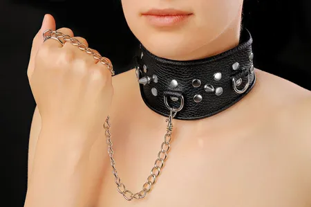 Crna ogrlica od kože