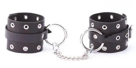 Crni kožni okovi sa ušicama