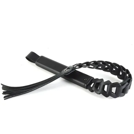 Crna kožna pletenica kleopatra .