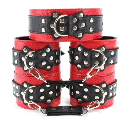 Set kožnih crveno-crnih bdsm dodataka
