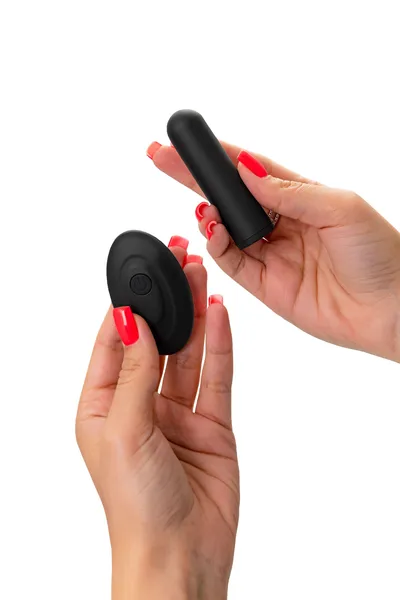 Vibropula sa Realstick Caliber kontrolnim daljinskim upravljačem, Crna