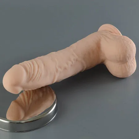 Telesni dildo sa skrotumom na usisnoj čaši Jack