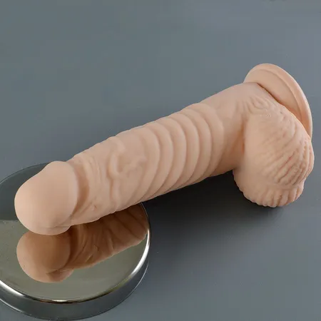 Telesni dildo sa skrotumom na usisnoj čaši Iggi