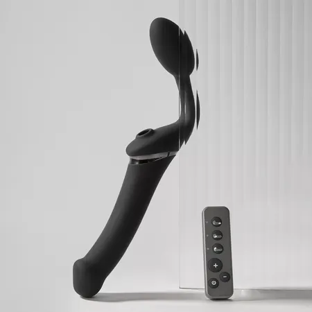 Flexibilni strapon Strap-on-me multi Orgasm sa simuliranim oralnim milovanjem i vibracijama, crni, XL