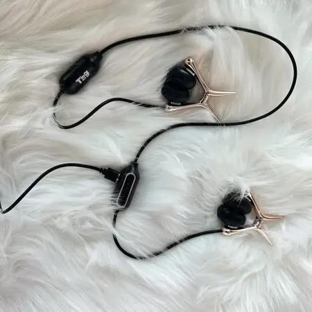 Interaktivne vibracije na bradavicama Tingon N1