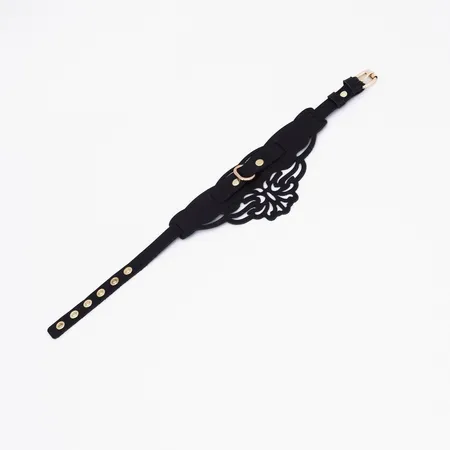 Choker figuriran sa uzorcima i zlatnim hardverom