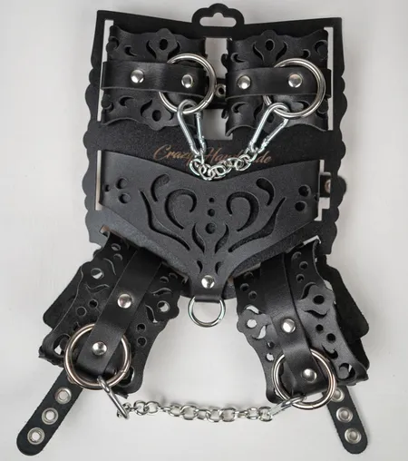 Crni ažurni kožni set fixacija