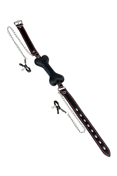 Toifa Theatre geg sa crnim kopčama za bradavice