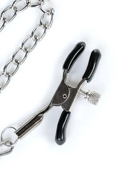 Toifa Theatre geg sa crnim kopčama za bradavice