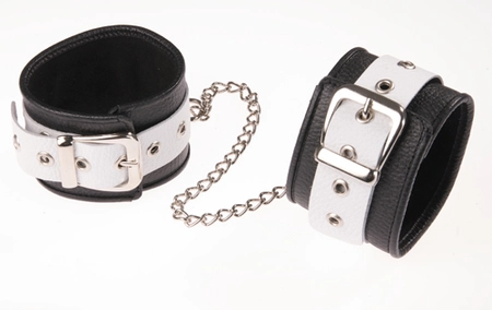 Okovi kožni crni sa belom širokom trakom, povezani lancem dužine -