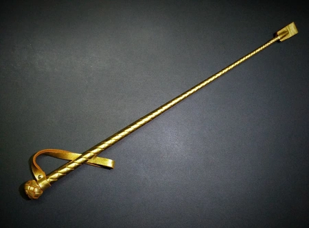 Stack sa zlatnim kožnim šljokicama