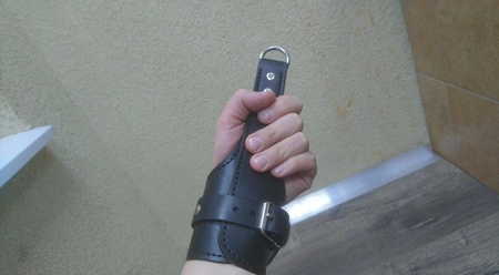 Lisice: privesci od prave kože (BDSM)